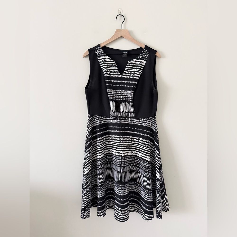 Torrid Fit & Flare Dress in Ponte Knit Black & White Abstract Print Size 1 or XL